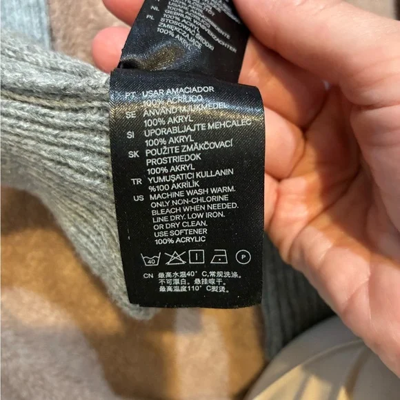 H&M Gray fingerless gloves - Picture 2 of 3